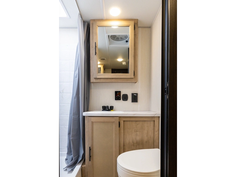 2026 Cherokee 20rdse Grey Wolf alt