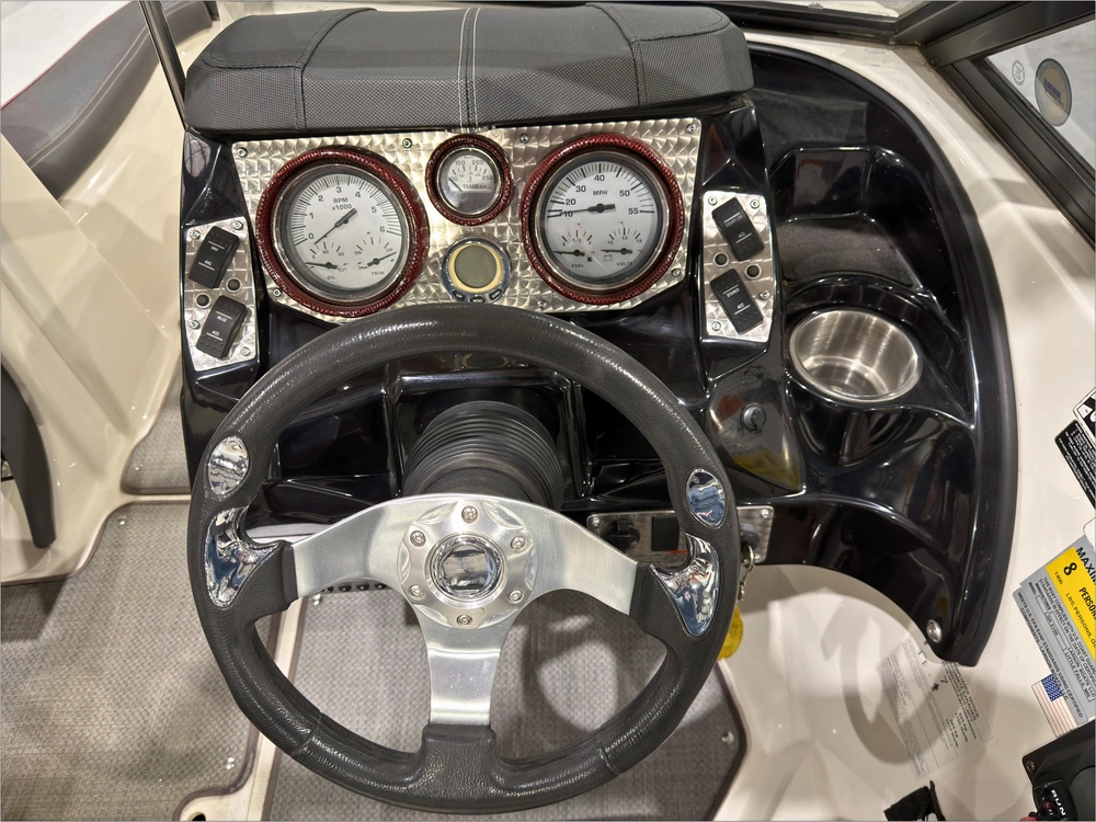 2013 Larson Lsr 2100 alt