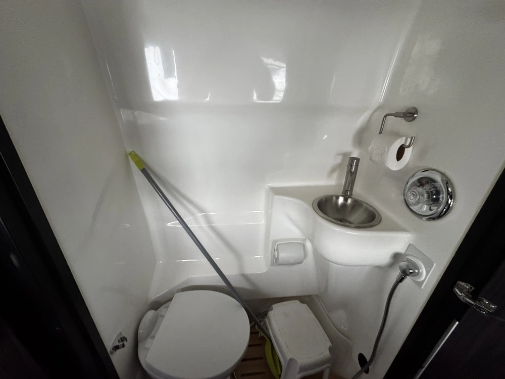 Winnebago Era 70b 2022 alt