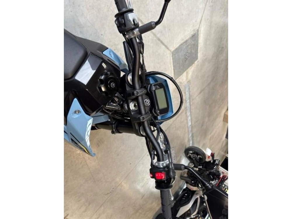 Suzuki Dr-z400sm Sky Grey 2025 alt