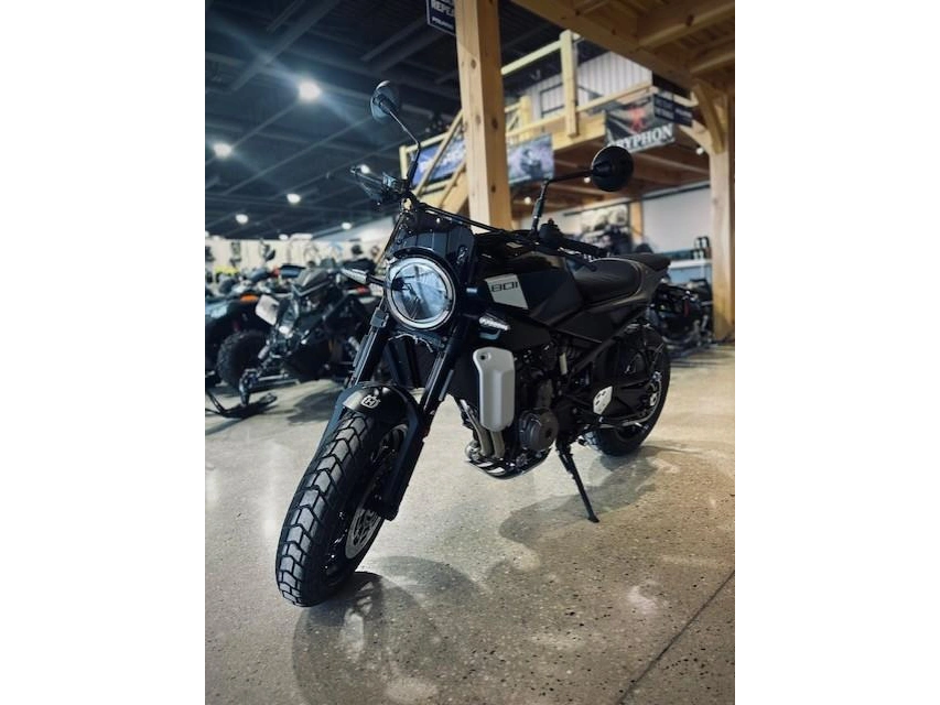 2025 Husqvarna 801 Svartiplen