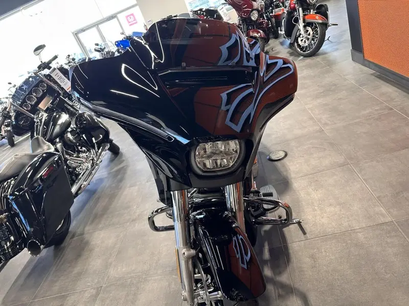 Harley-Davidson Street Glide™ Vivid Black Chrome Trim 2026