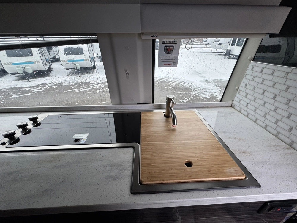 2022 Winnebago Era 70b alt