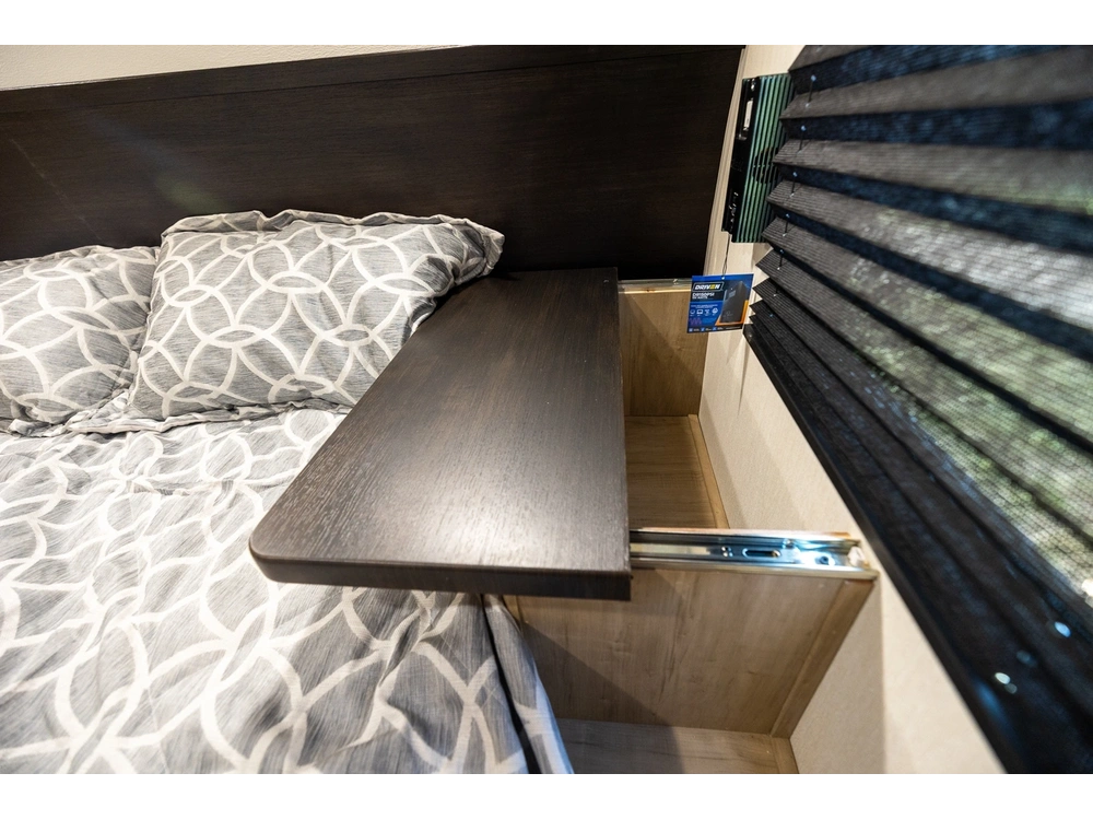 2026 Cherokee 20rdse Grey Wolf alt