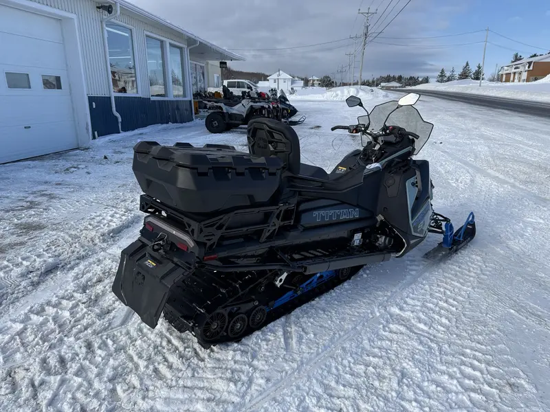 2026 Polaris Titan Voyageur S4 Ultimate