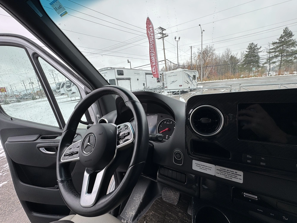 2022 Winnebago Era 70b alt