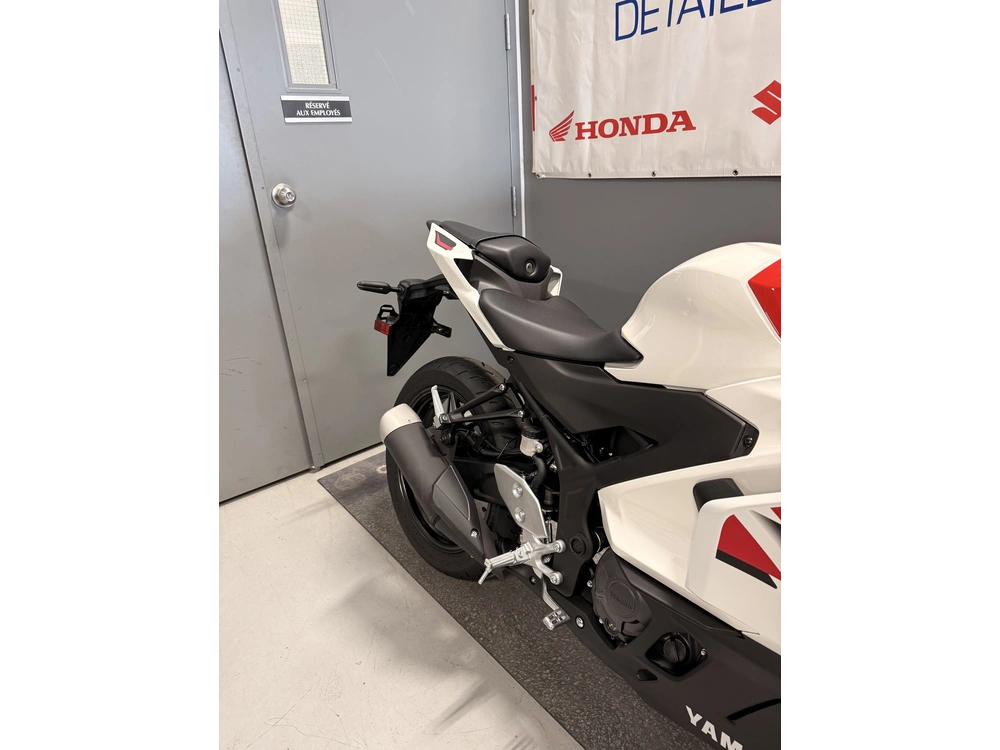 Yamaha Yzf-r3 Yzf-r3 70e Anniversaire 2026 alt