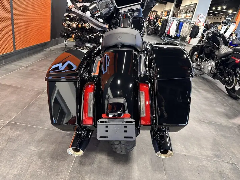 Harley-Davidson Street Glide™ Vivid Black Chrome Trim 2026