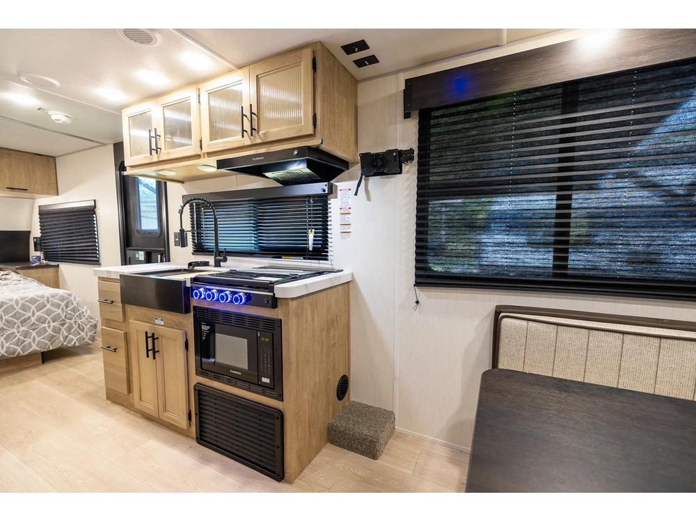 2026 Cherokee 20rdse Grey Wolf alt