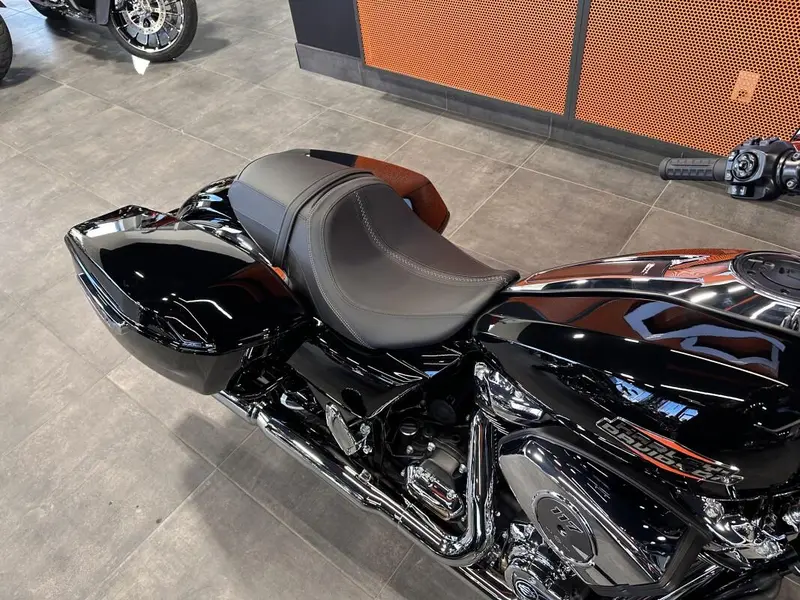 Harley-Davidson Street Glide™ Vivid Black Chrome Trim 2026