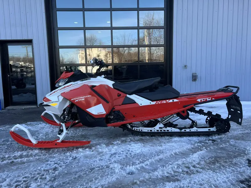 2020 Can-Am BACKCOUNTRY 850 XRS 154 **MOTONEIGE MULTI-SEGMENT PAR EXCELLENCE!!**