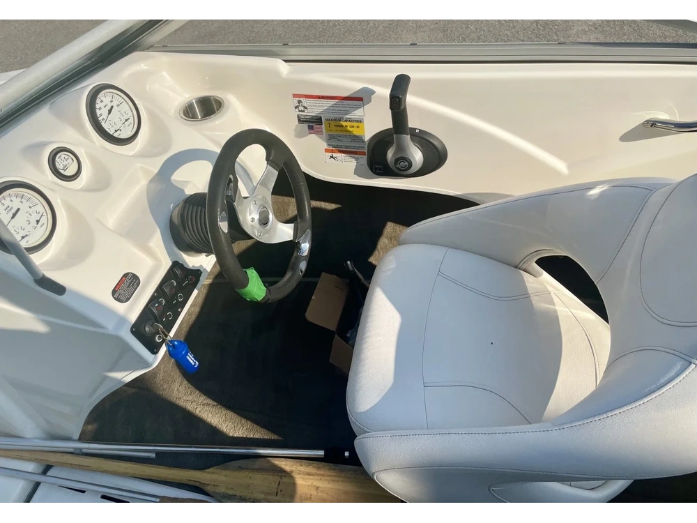 Larson Lx 1750 2010 alt