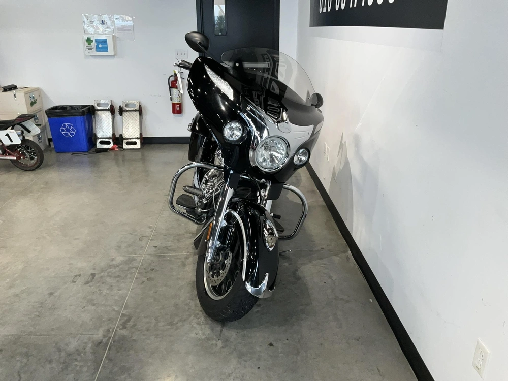 Indian Motorcycle Chieftain 2014 alt