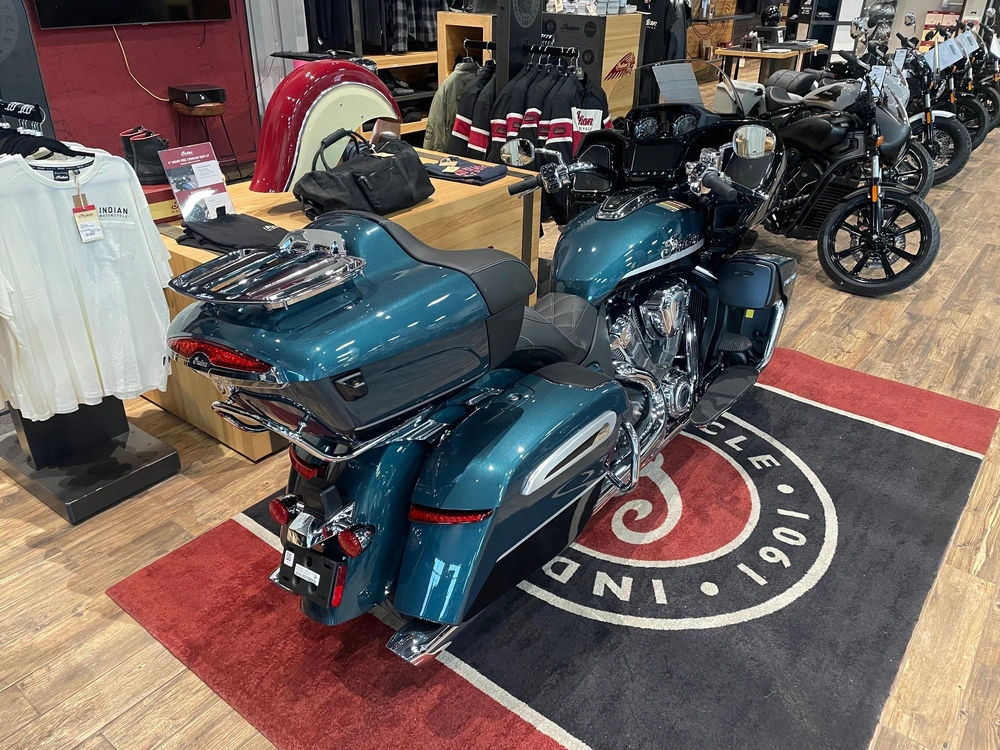 2026 Indian Motorcycle Pursuit Lt 112 W/pb Audio - Cascade Grn/blk Mtllc alt