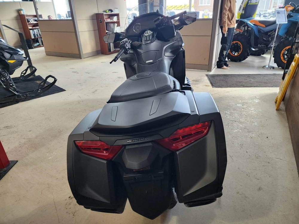2025 Honda Gold Wing 50th Anniversary alt
