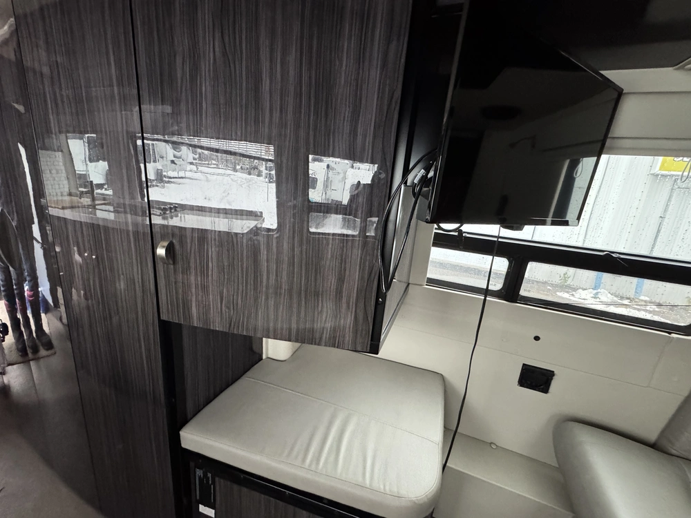 2022 Winnebago Era 70b alt