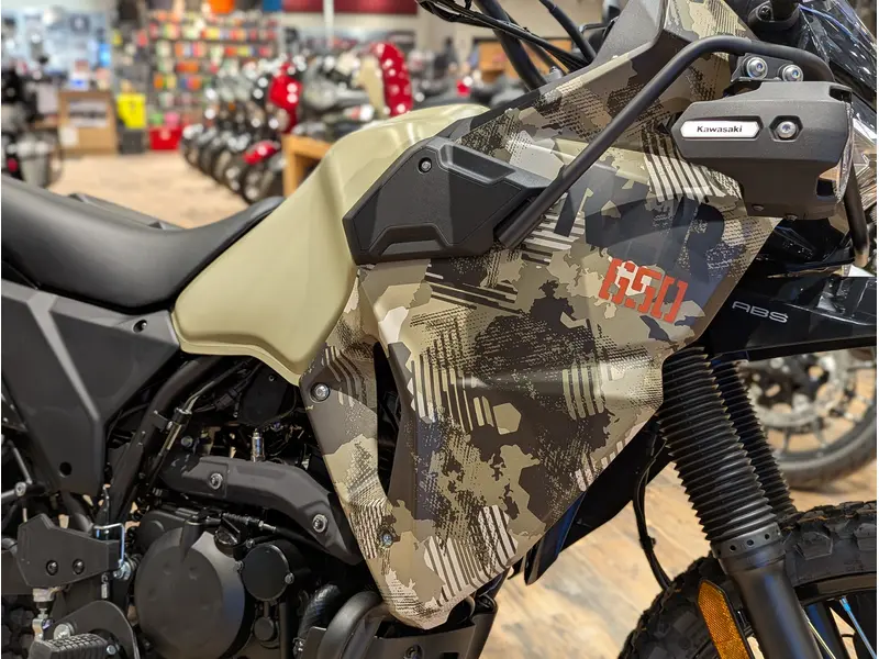 2026 Kawasaki KLR650 Adventure // Cypher Camo Beige (Matte)/Metallic Matte Carbon Gray thumbnail 7