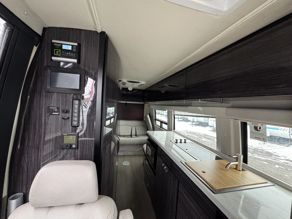 Winnebago Era 70b 2022 alt