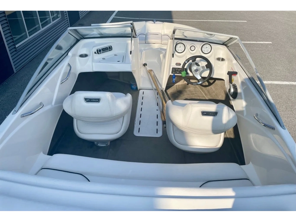 Larson Lx 1750 2010 alt