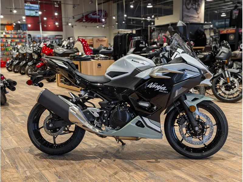 2026 Kawasaki Ninja 500 SE // Pearl Robotic White/Pearl Matte Sage Green thumbnail 2