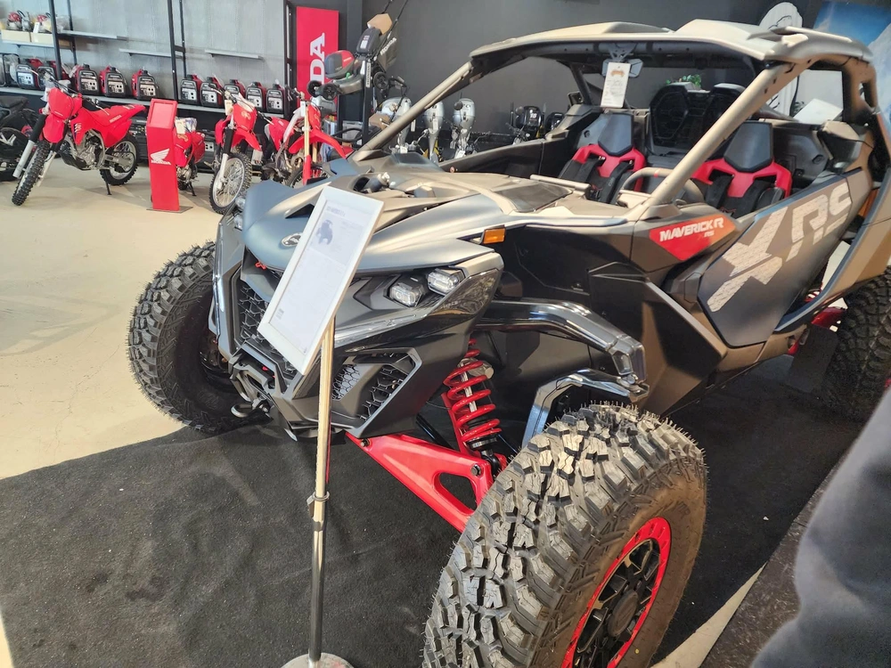 2026 Commander Maverick R X Rs 999t Dct alt