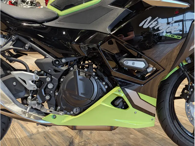 2026 Kawasaki Ninja 500 SE // Metallic Yellowish Green/Ebony thumbnail 6