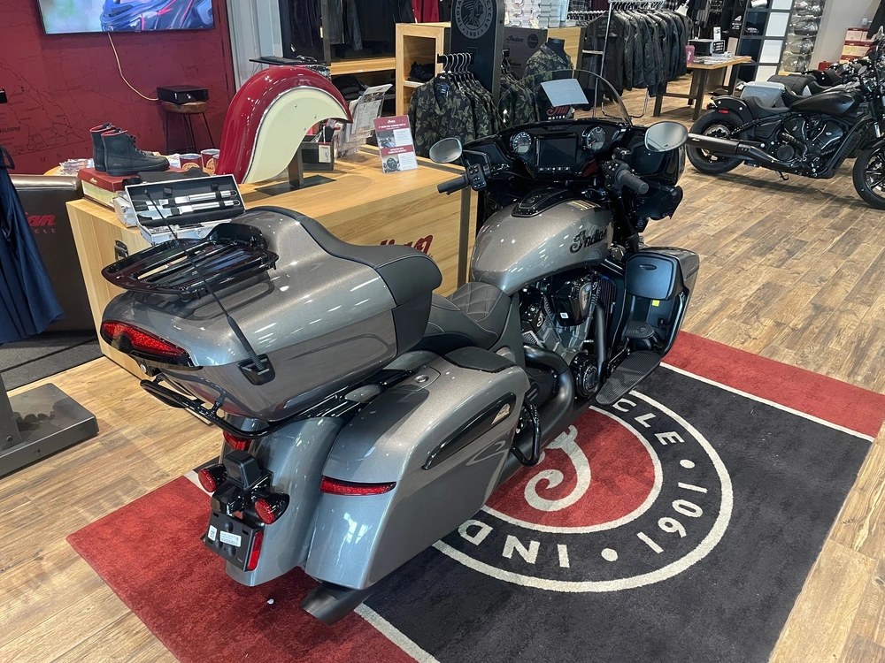 2026 Indian Motorcycle Roadmaster Pp Dh 112 W/pb Audio Package - Heavy Metal alt