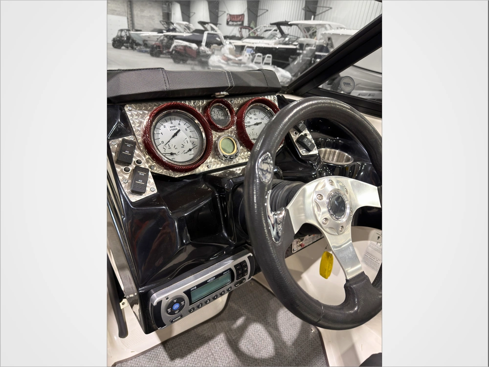 2013 Larson Lsr 2100 alt