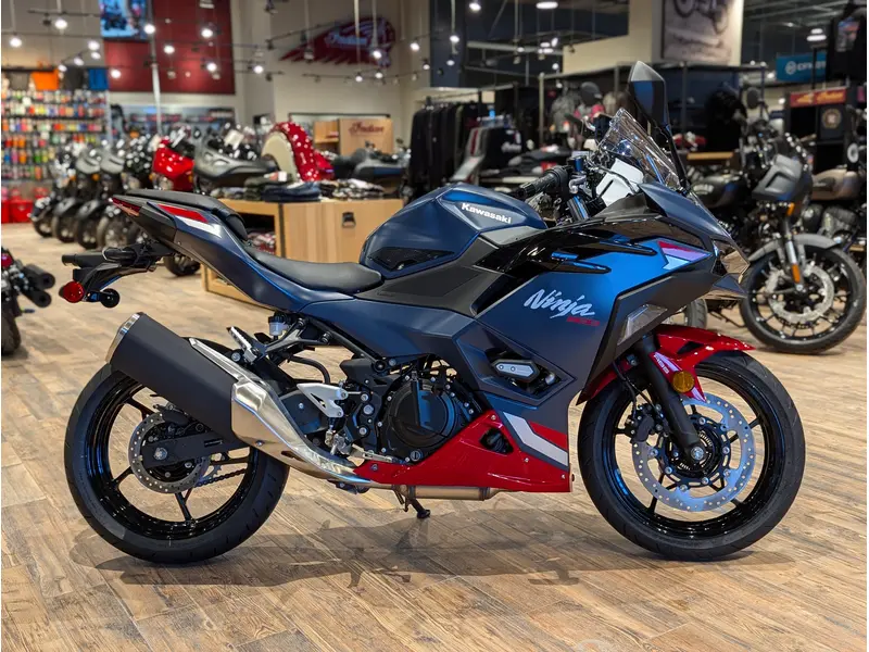 2026 Kawasaki Ninja 500 SE // Metallic Matte Twilight Blue/Candy Persimmon Red thumbnail 2