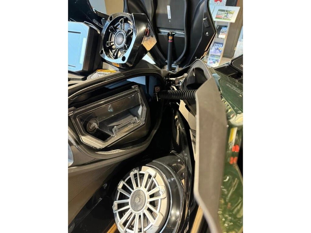 Kawasaki Ultra 310lx 2024 alt