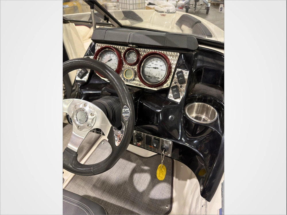 2013 Larson Lsr 2100 alt