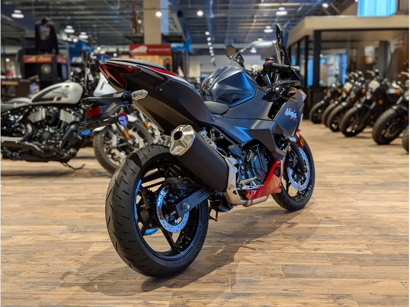 2026 Kawasaki Ninja 500 SE // Metallic Matte Twilight Blue/Candy Persimmon Red thumbnail 11