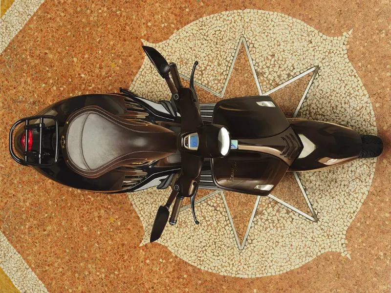 Vespa 946 HORSE 2026