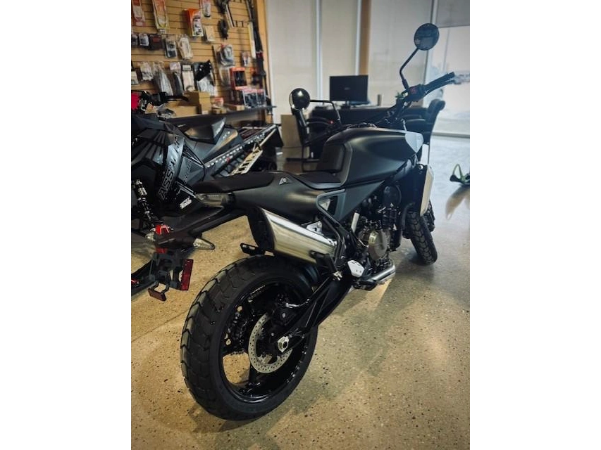 2025 Husqvarna 801 Svartiplen