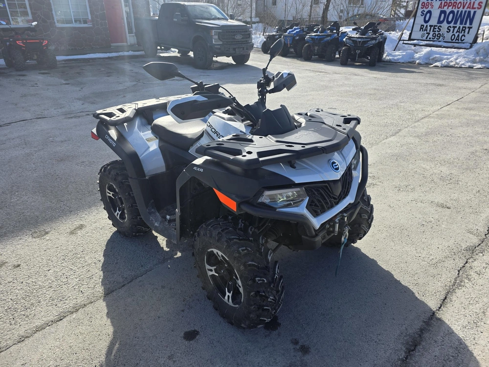 2022 Cfmoto Cforce 600 alt