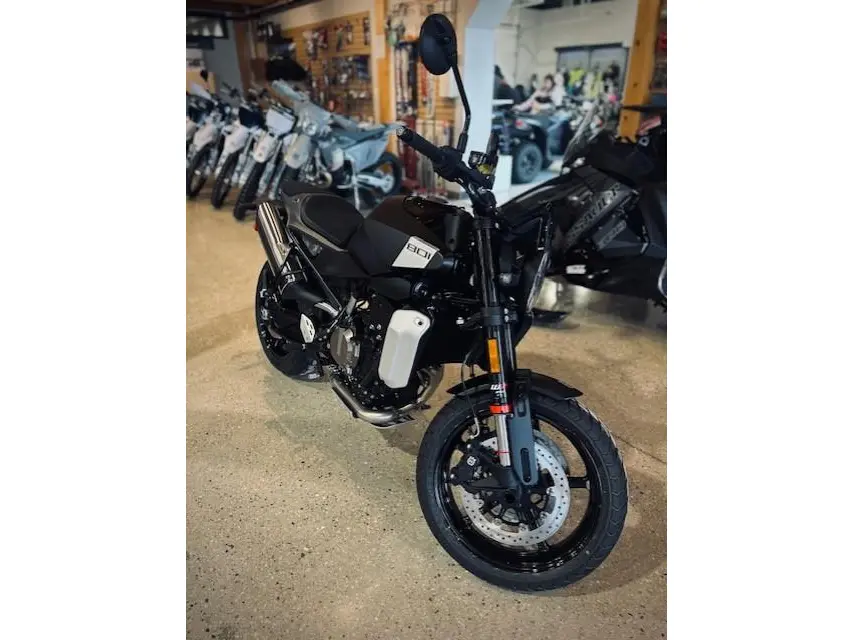 2025 Husqvarna 801 SVARTIPLEN 