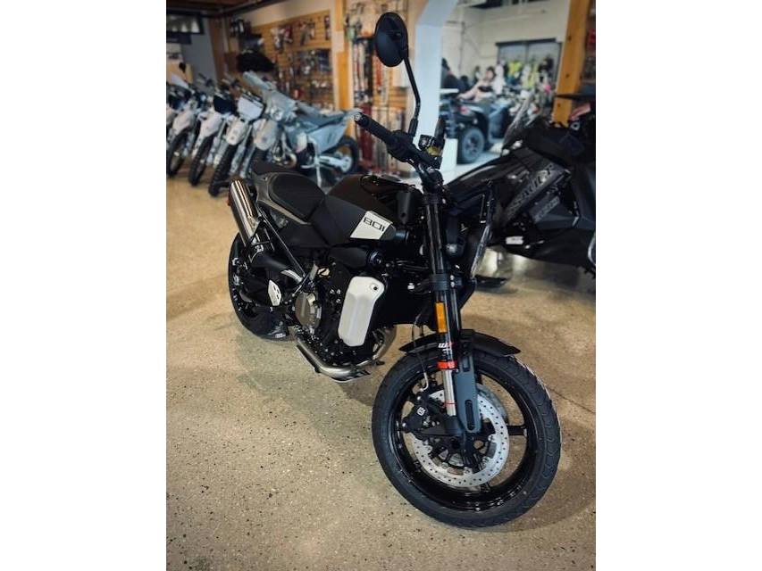 2025 Husqvarna 801 Svartiplen