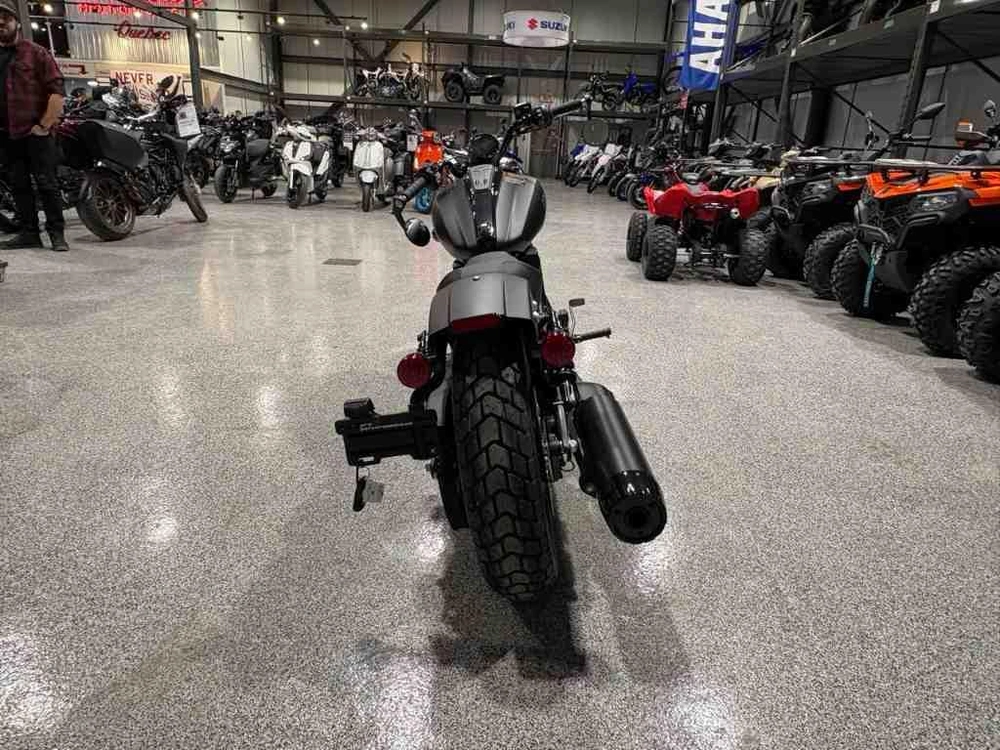 2025 Indian Motorcycle Scout Bobber alt