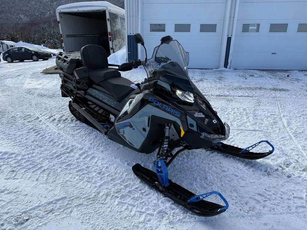2026 Polaris Titan Vouageur S4 Ultimate 