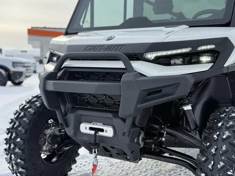 2026 Can-Am DEFENDER LIMITED CAB HD11