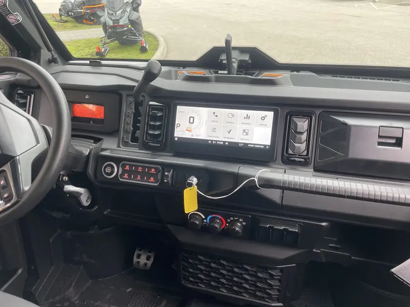 2026 Can-Am DEFENDER LIMITED CAB HD11 thumbnail 13