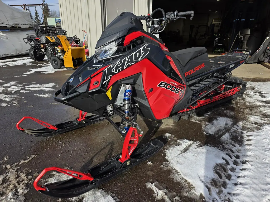2026 Polaris Boost RMK KHAOS 165 - 7S Display, 3.25" - Indy Red / Gloss Black