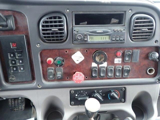 Freightliner M2106 2006