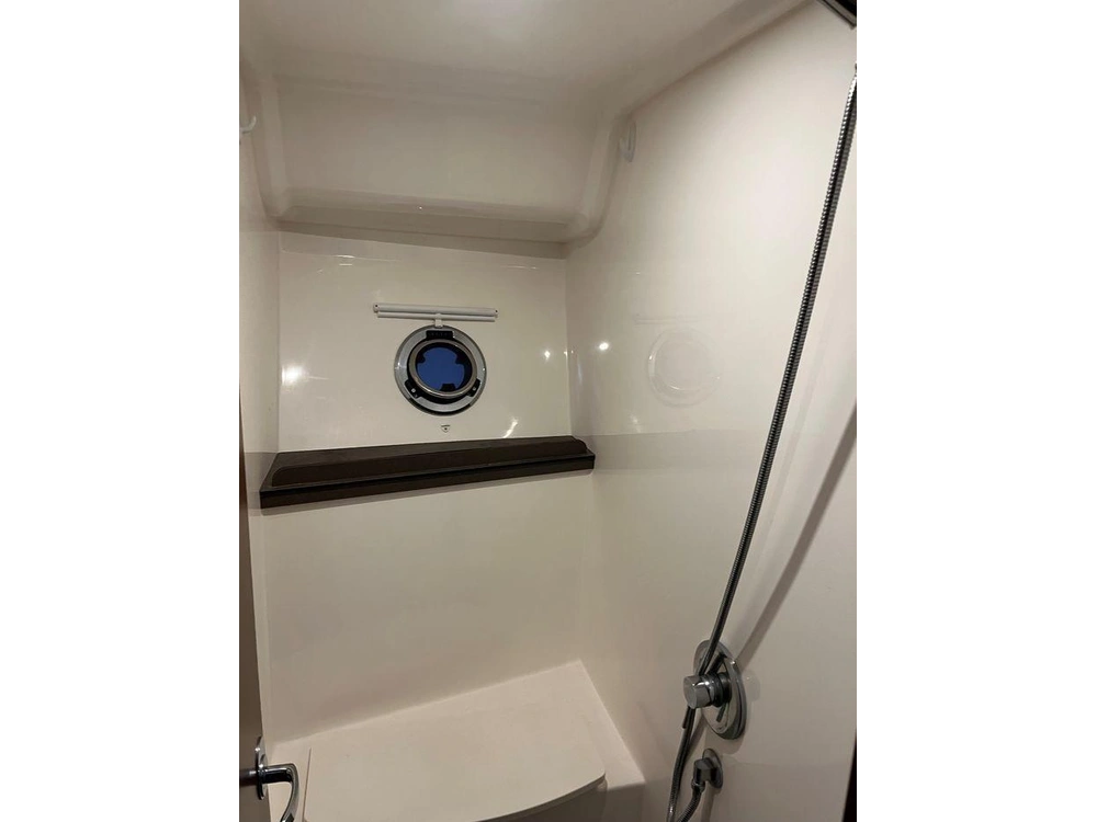 Bavaria Motoryachts E40 Sedan 2018 alt