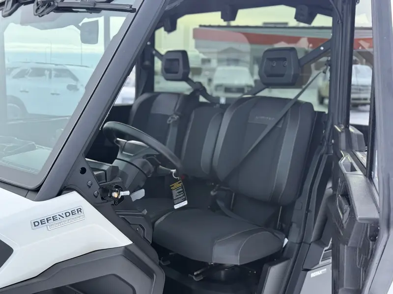 2026 Can-Am DEFENDER LIMITED CAB HD11