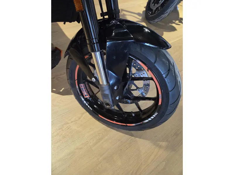 2014 KTM 690 DUKE thumbnail 3