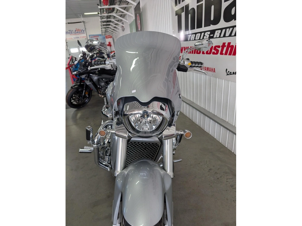 Suzuki M109 Boulevard 2009 alt