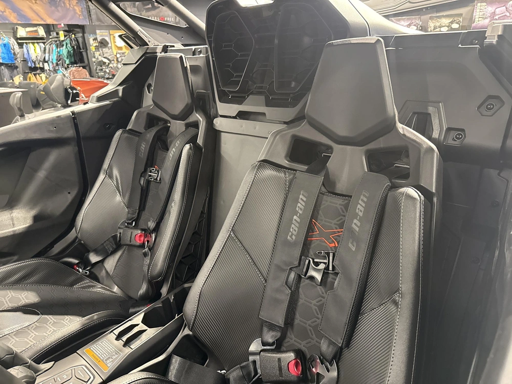 2026 Can-am 7atj alt