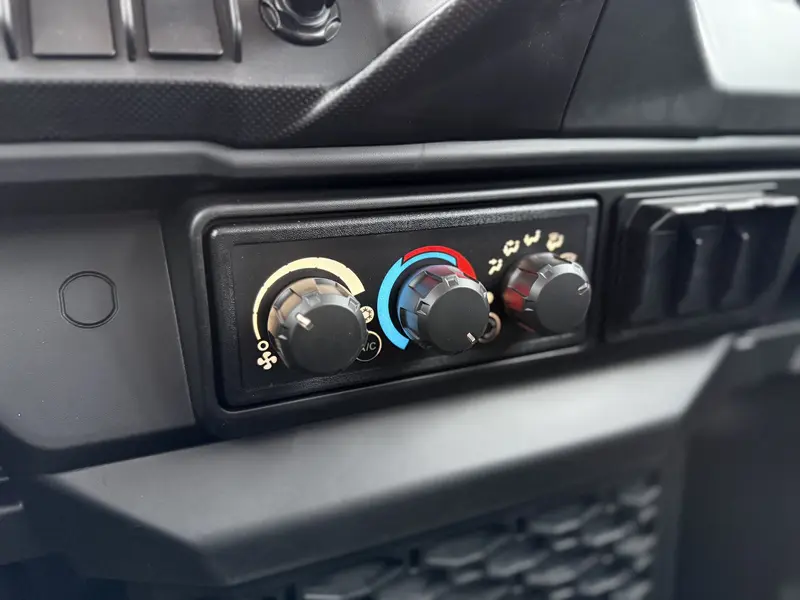 2026 Can-Am DEFENDER MAX XT CAB HD11 thumbnail 7