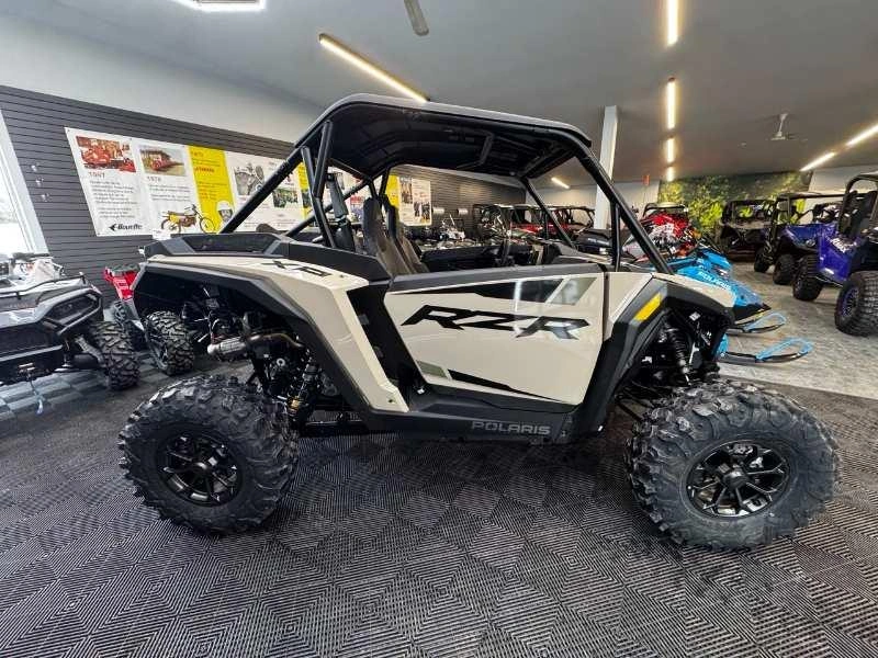 Polaris Rzr Xp 1000 Ultimate 2026 alt
